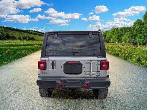 Certified 2019 Jeep Wrangler Unlimited Sahara AWD/4WD image 5
