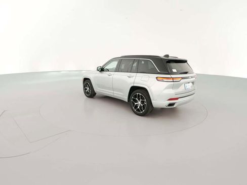 New 2025 Jeep Grand Cherokee Summit image 8