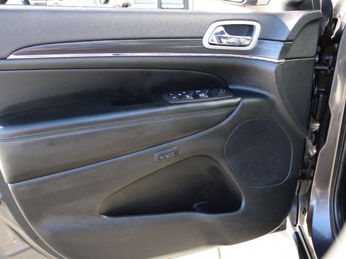 Certified 2021 Jeep Grand Cherokee Limited w/ Luxury Group II image 9