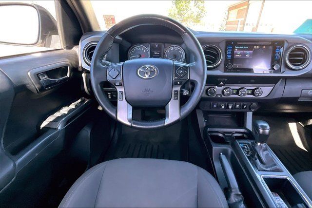 Used 2019 Toyota Tacoma TRD Off-Road AWD/4WD image 9