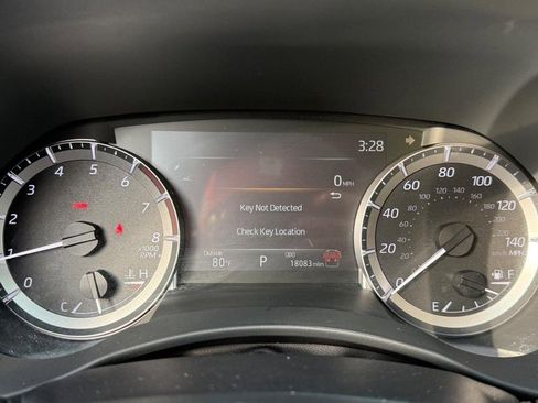 Used 2025 Toyota Highlander XLE image 20