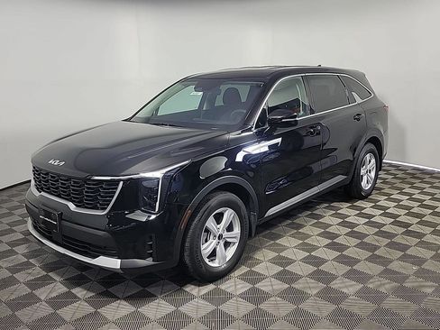 Used 2025 Kia Sorento LX FWD image 12