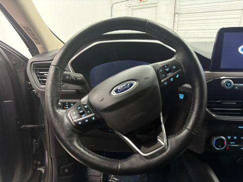 Used 2020 Ford Escape Titanium w/ Titanium Premium Package 2.0 FWD image 16