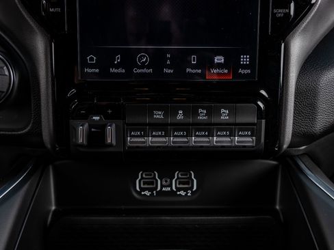Used 2024 RAM 2500 Big Horn w/ Night Edition AWD/4WD image 26