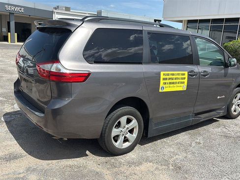 Used 2016 Toyota Sienna LE FWD image 7