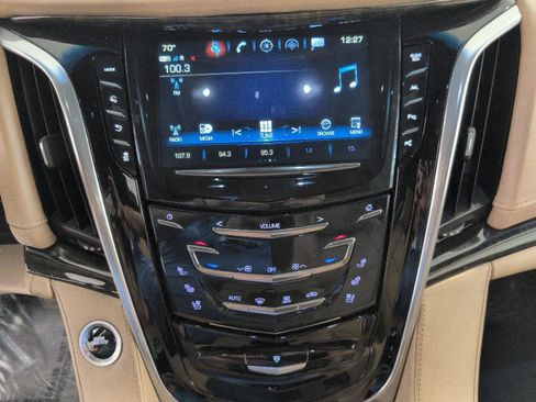 Used 2019 Cadillac Escalade ESV Platinum AWD/4WD image 7