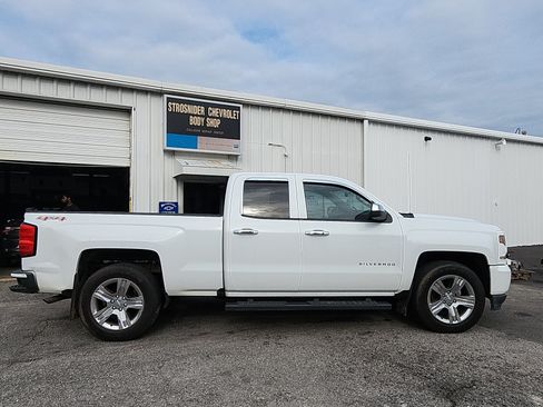 Used 2017 Chevrolet Silverado 1500 Custom w/ Custom Convenience Package AWD/4WD image 6