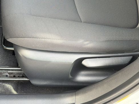 Used 2022 Toyota Corolla LE FWD image 15