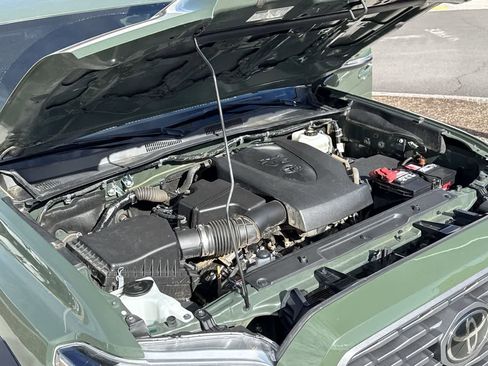 Used 2021 Toyota Tacoma TRD Off-Road image 7