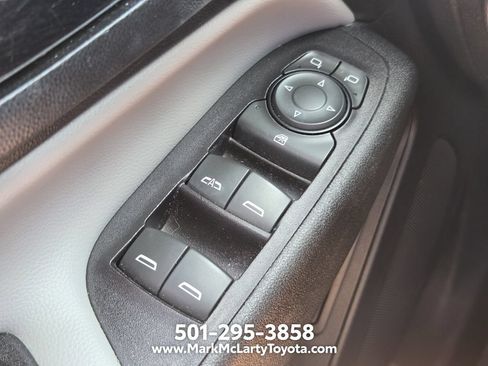 Used 2018 Chevrolet Equinox Premier FWD image 26