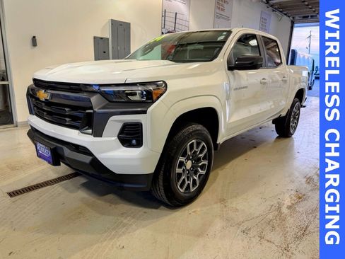 Used 2024 Chevrolet Colorado LT w/ LT Convenience Package III image 8