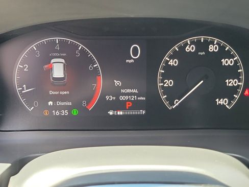 Certified 2025 Honda Pilot Touring image 22