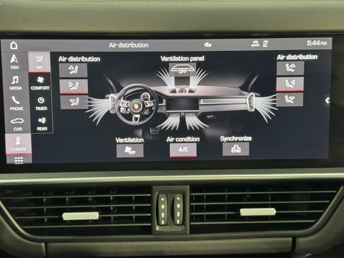 Used 2021 Porsche Cayenne Turbo S AWD/4WD image 28