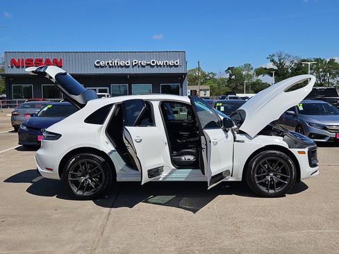 Used 2024 Porsche Macan image 12