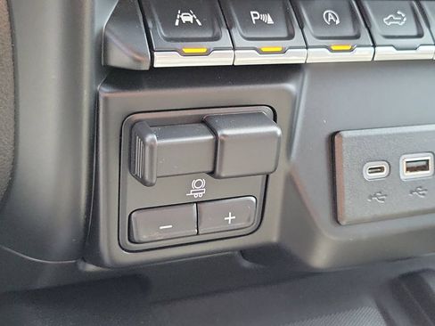 Used 2020 Chevrolet Silverado 1500 LTZ w/ LTZ Plus Package AWD/4WD image 11