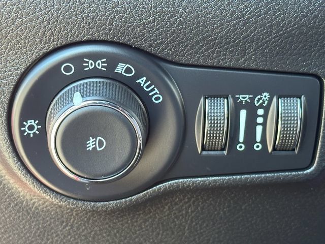 Used 2025 Jeep Compass Limited AWD/4WD image 26