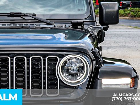 Used 2024 Jeep Wrangler Unlimited Sahara AWD/4WD image 15