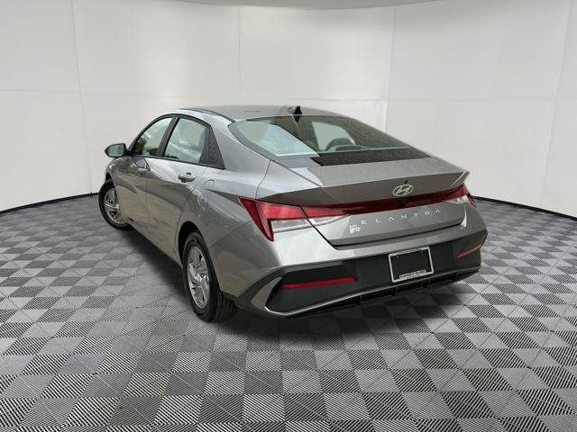 Used 2024 Hyundai Elantra SE FWD image 7