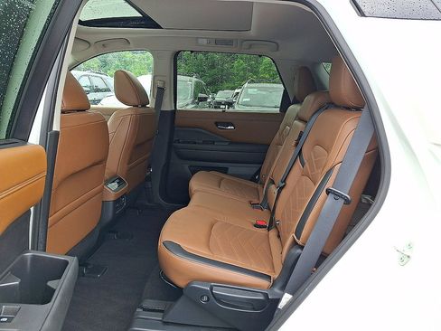 Used 2022 Nissan Pathfinder Platinum w/ Cargo Package AWD/4WD image 20