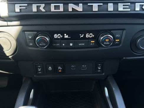 Used 2025 Nissan Frontier SV w/ SV Convenience Package RWD image 21