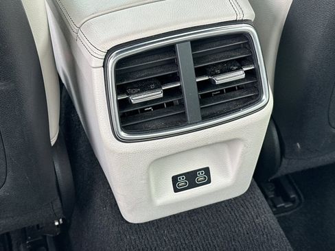 Used 2025 Genesis G70 2.5T RWD image 15