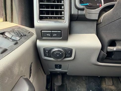 Certified 2019 Ford F250 XLT w/ XLT Premium Package AWD/4WD image 15