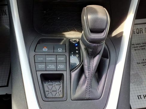 Used 2021 Toyota RAV4 XLE image 19