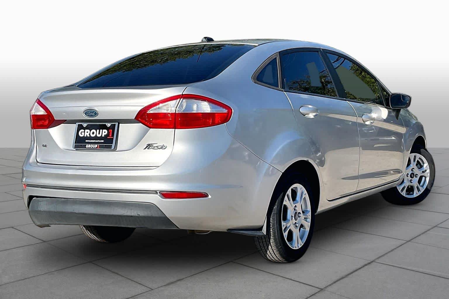 Used 2015 Ford Fiesta SE FWD image 13