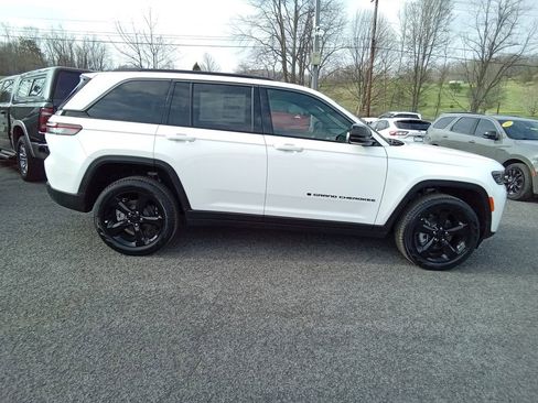 New 2026 Jeep Grand Cherokee Limited w/ Limited Altitude Package AWD/4WD image 3