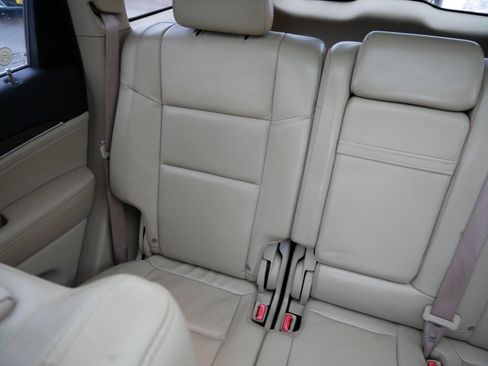 Used 2017 Jeep Grand Cherokee Limited w/ Luxury Group II image 12