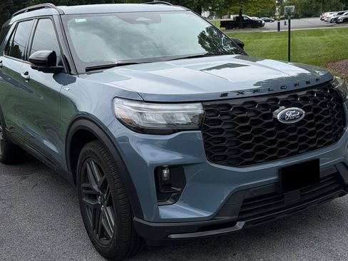 Used 2025 Ford Explorer ST-Line w/ Premium Package AWD/4WD image 2