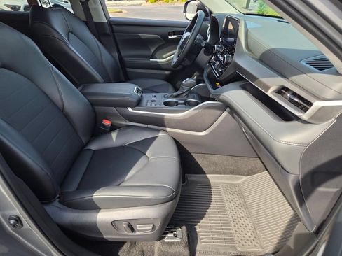 Certified 2026 Toyota Highlander XLE AWD/4WD image 16