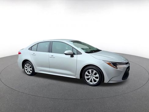 Used 2025 Toyota Corolla LE FWD image 2