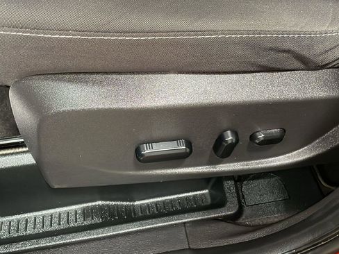 Used 2019 Ford Escape SE image 15