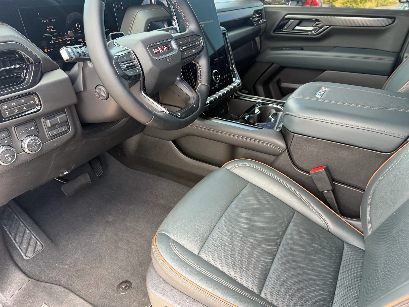 Used 2026 GMC Yukon AT4 w/ AT4 Premium Plus Package AWD/4WD image 21