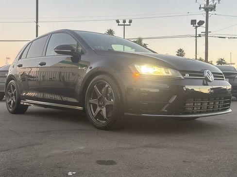 Used 2016 Volkswagen Golf 4-Door image 11