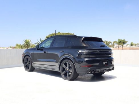 Certified 2024 Porsche Cayenne AWD/4WD image 3