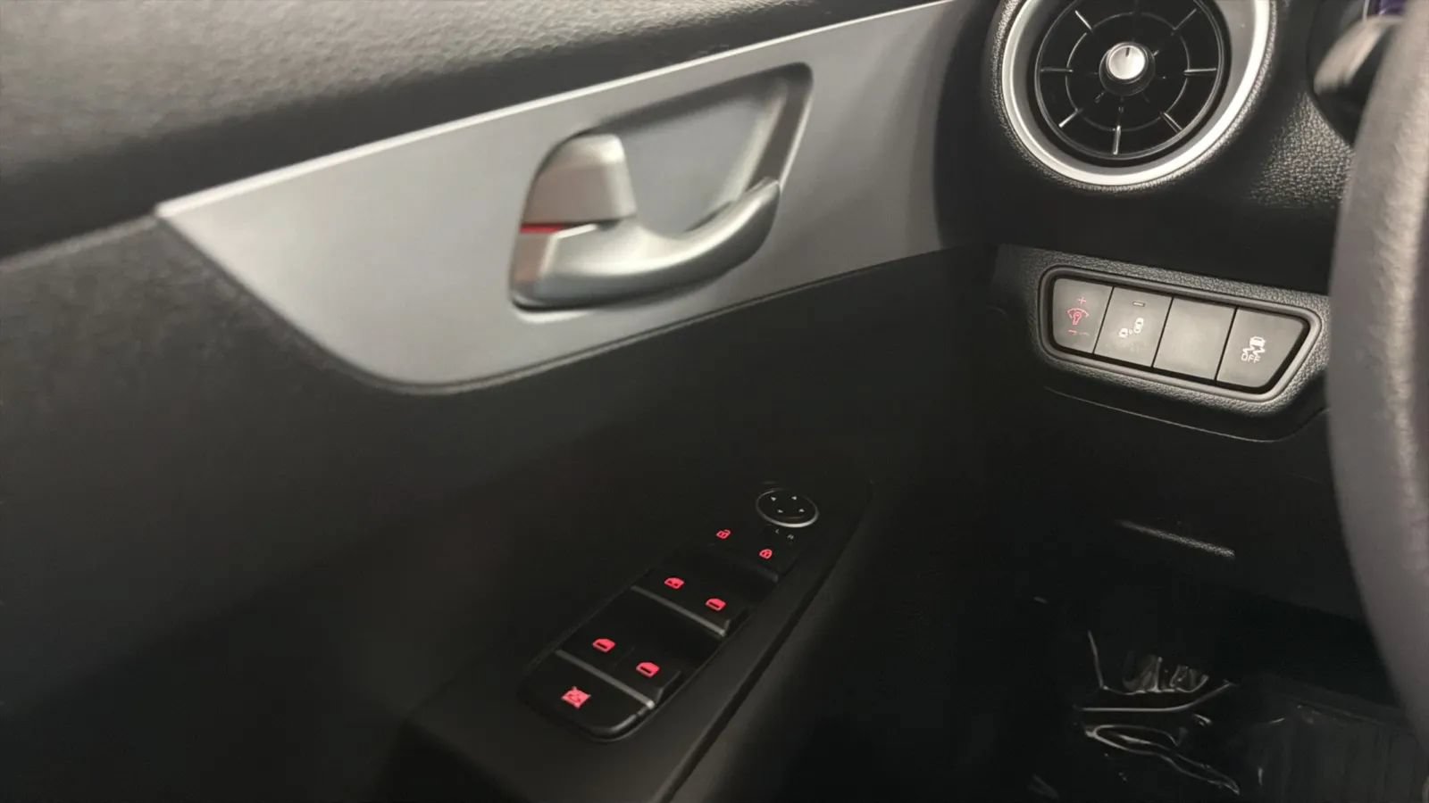 Used 2024 Kia Forte LXS w/ LXS Technology Package FWD image 15