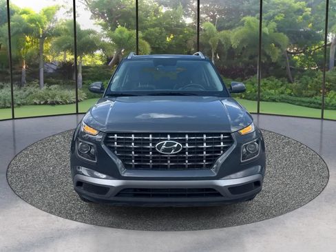 Used 2025 Hyundai Venue SEL FWD image 2
