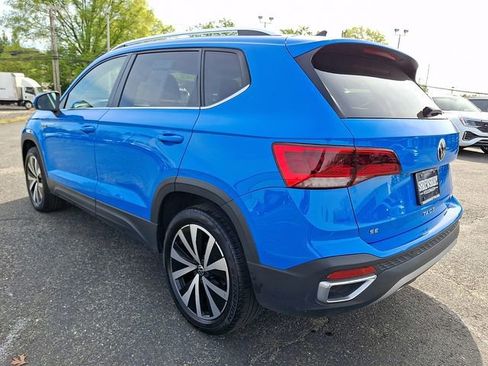 Used 2022 Volkswagen Taos SE w/ Panoramic Sunroof Package AWD/4WD image 4