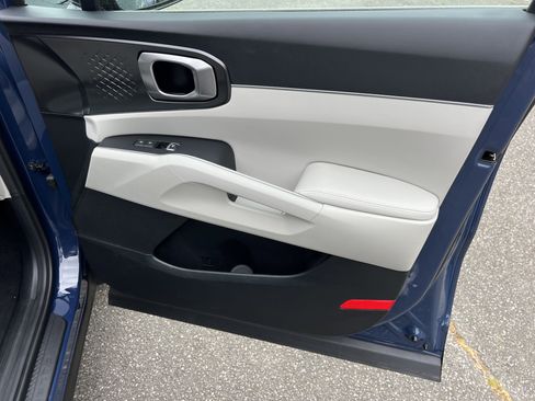 Used 2025 Kia Sorento S w/ Panoramic Sunroof Package image 14