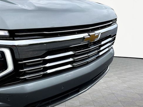 Used 2025 Chevrolet Suburban Premier AWD/4WD image 34