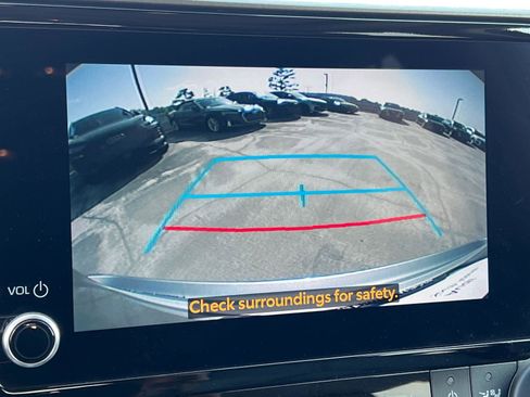 Used 2023 Toyota Highlander XLE FWD image 30