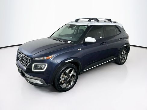 Used 2021 Hyundai Venue FWD image 3