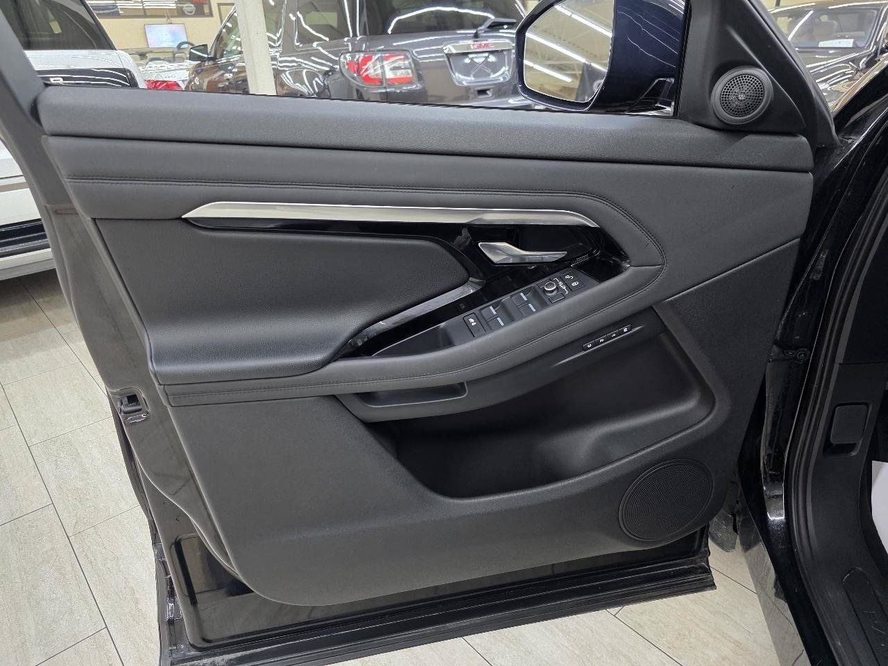 Used 2020 Land Rover Range Rover Evoque S AWD/4WD image 39