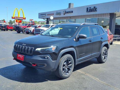 Used 2020 Jeep Cherokee Trailhawk w/ Cold Weather Group AWD/4WD image 8