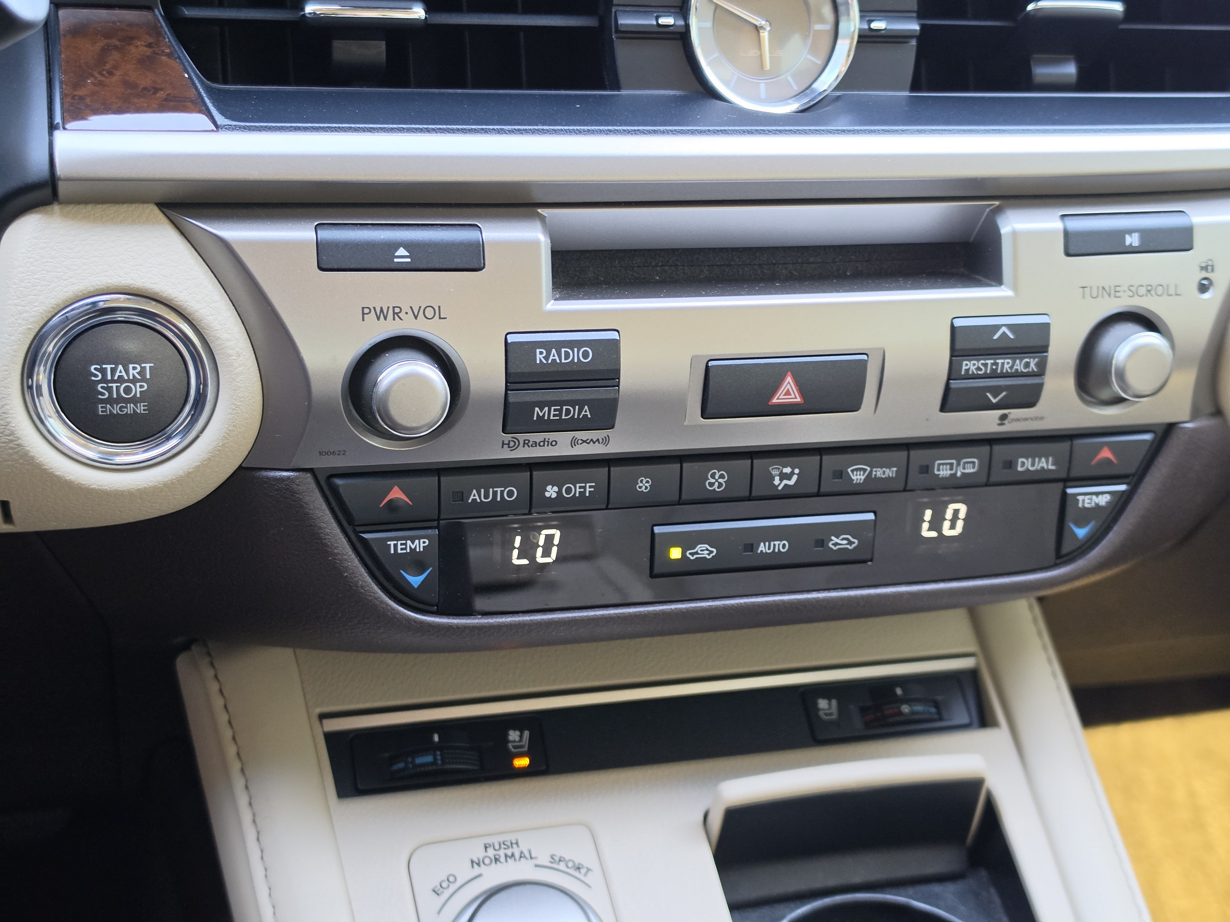 Used 2016 Lexus ES 350 w/ Premium Package w/Wood Trim FWD image 22