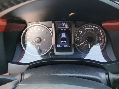 Used 2017 Toyota Tacoma TRD Sport image 43