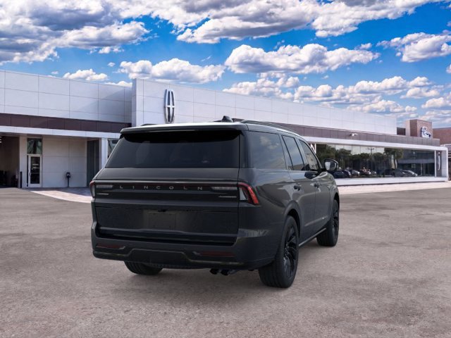 New 2026 Lincoln Navigator Reserve w/ Jet Appearance Package AWD/4WD image 8