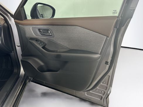 Used 2023 Nissan Rogue S AWD/4WD image 30